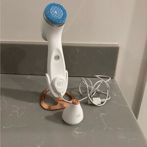 Nu Skin Lumi Spa White and Blue Skincare Cleansing Brush
